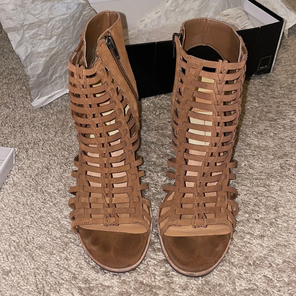 Dolce Vita suede cutout ankle bootie women’s size 9